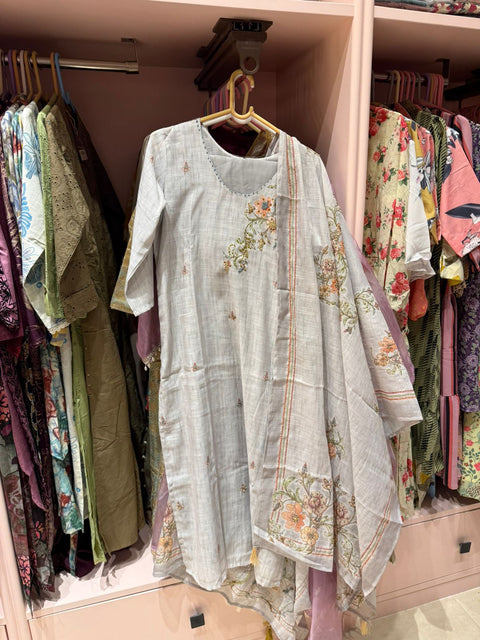 Soft Grey Slub-Floral Embroidered 3-Pc Suit Set (Kurta, Pants & Dupatta)